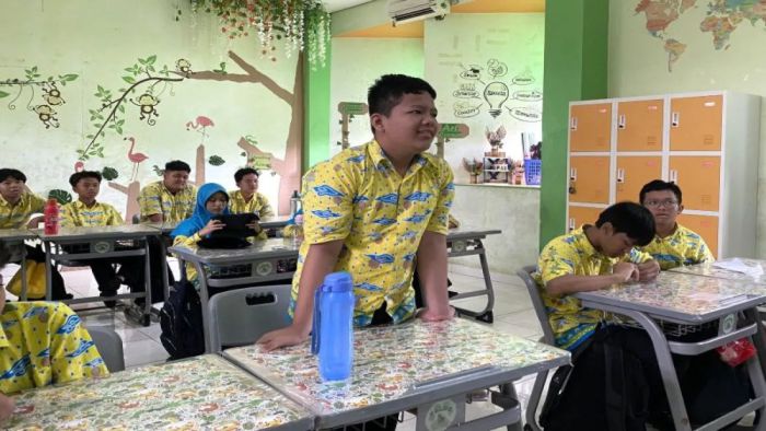 PLN UID Lampung Kenalkan Energi Bersih dan Ilmu Ketenagalistrikan pada Program PLN Mengajar di Hari Guru Nasional