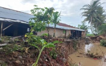 Banjir dan Abrasi di Sungai Way Laay, Pesisir Barat: Puluhan Rumah Warga Terancam